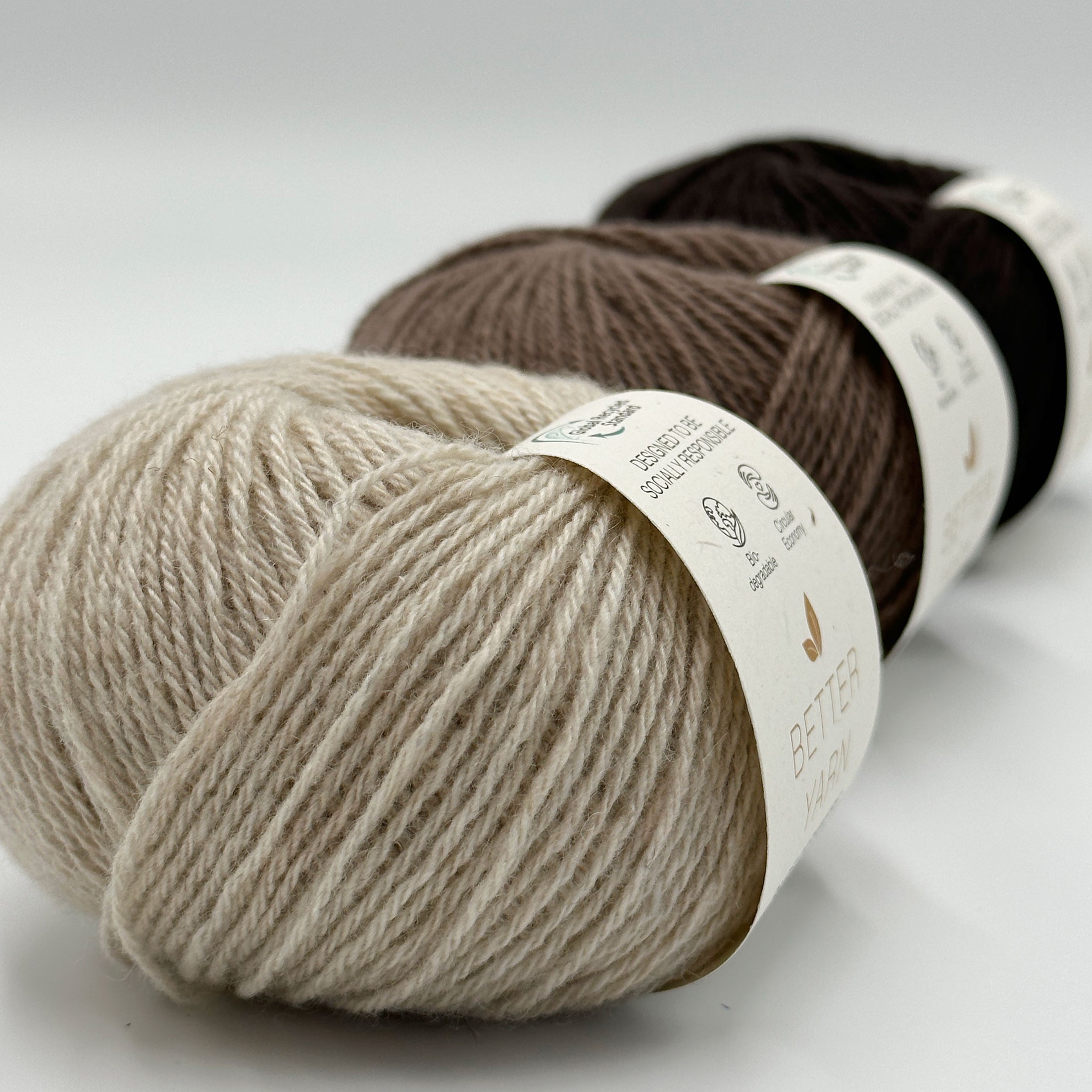 3 nøgler RECYCLED CASHMERE der ligger på stribe