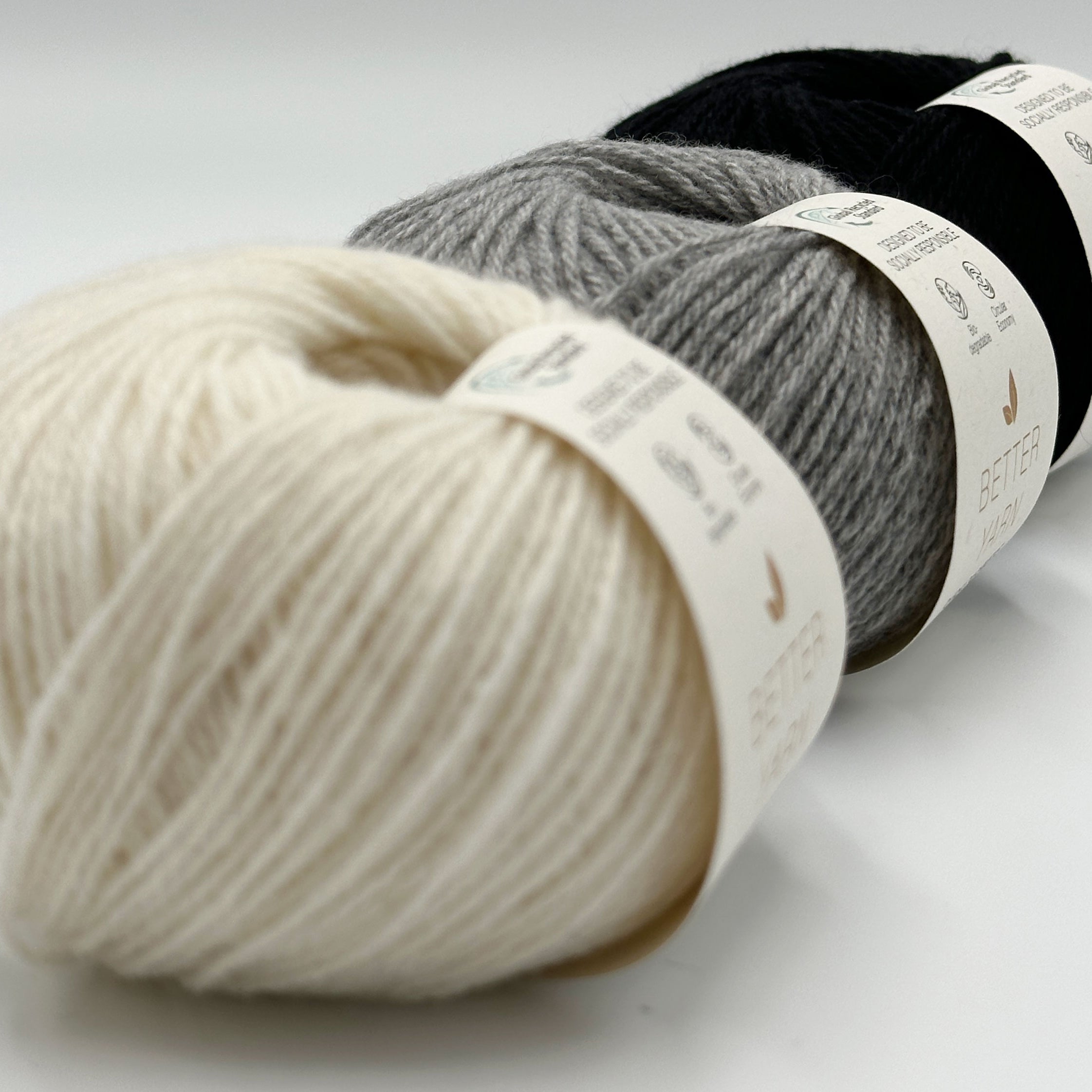 grey-sahdes RECYCLED CASHMERE lagt på stribe