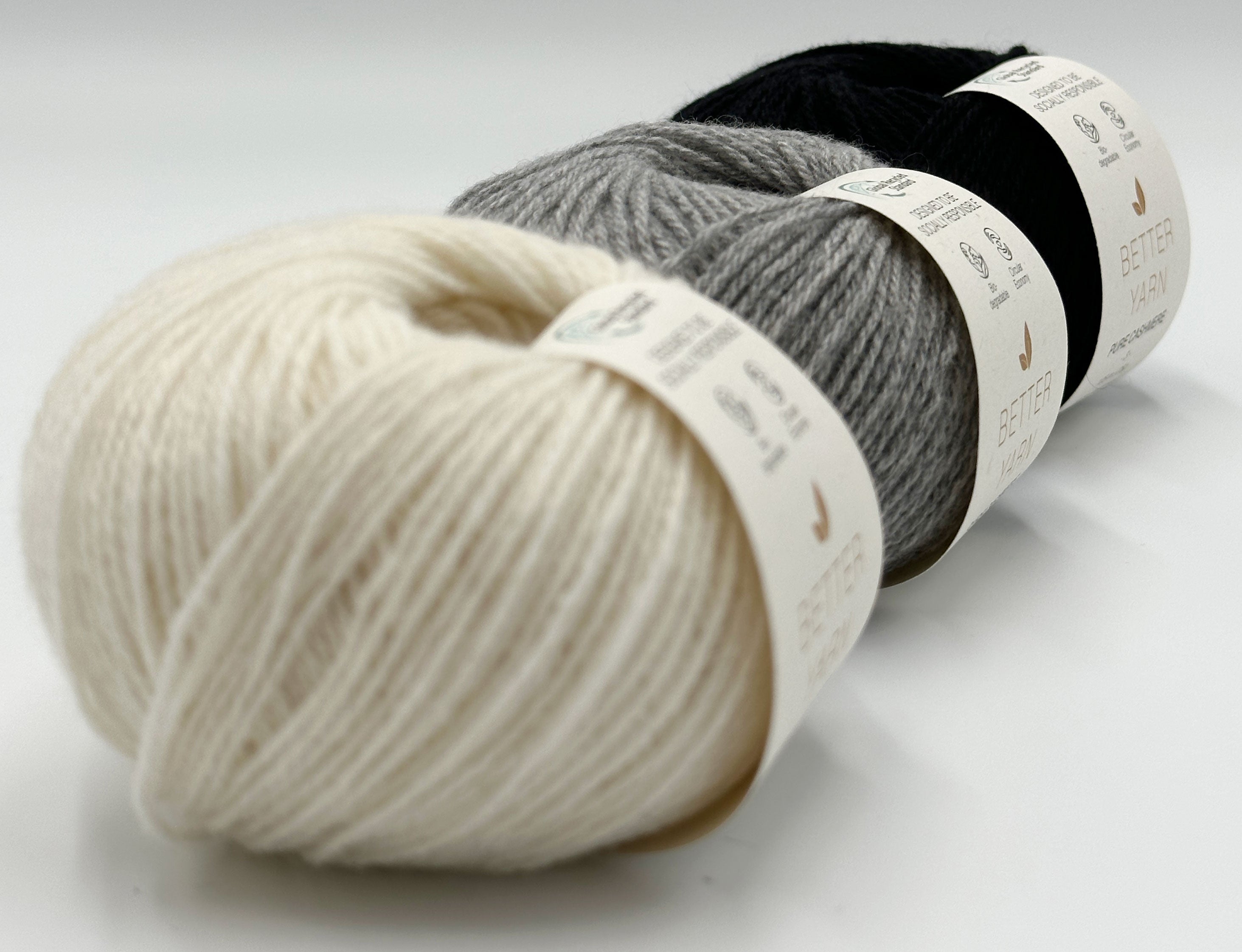 grey-sahdes RECYCLED CASHMERE lagt på stribe