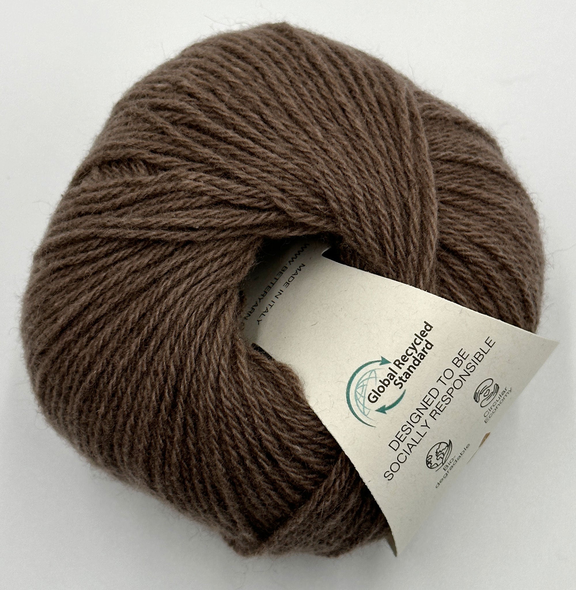 Garnnøgle i farven brun RECYCLED CASHMERE fra Better yarn
