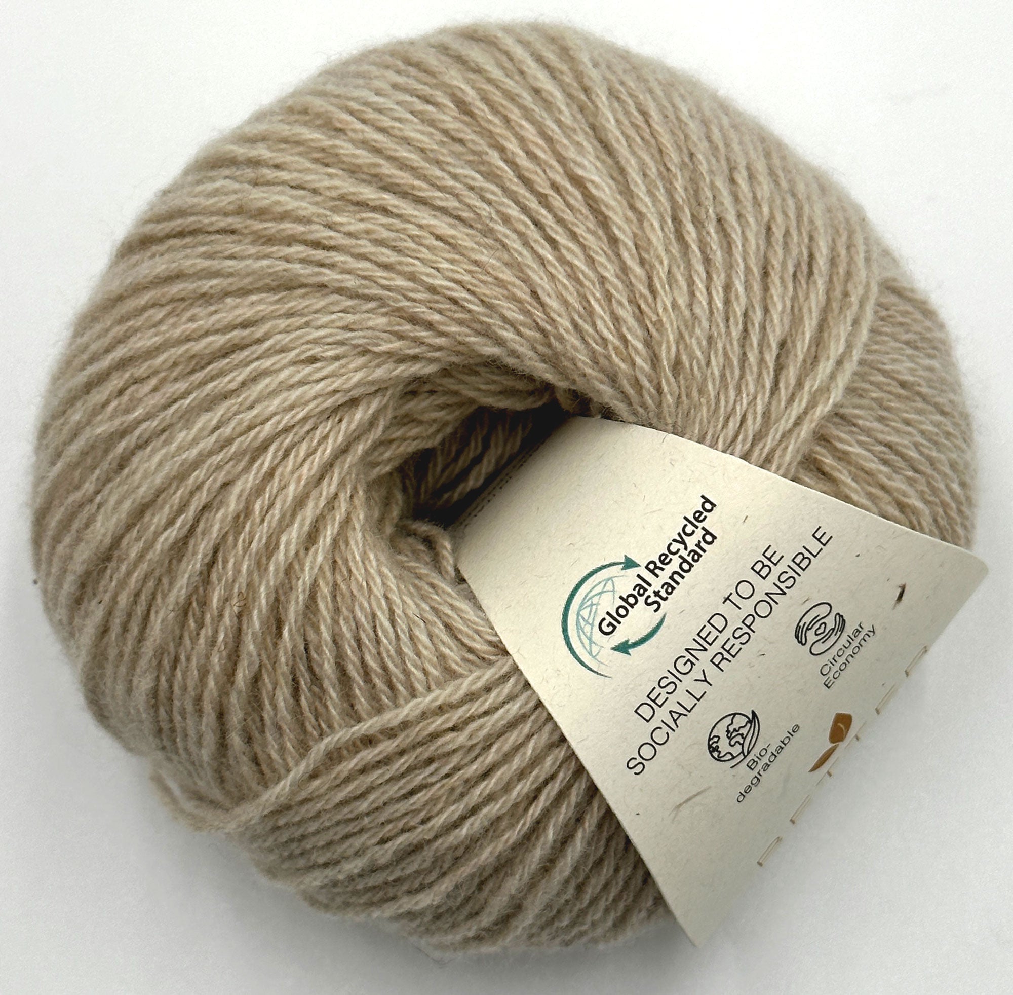 Garnnøgle i farven SAND RECYCLED CASHMERE fra Better yarn
