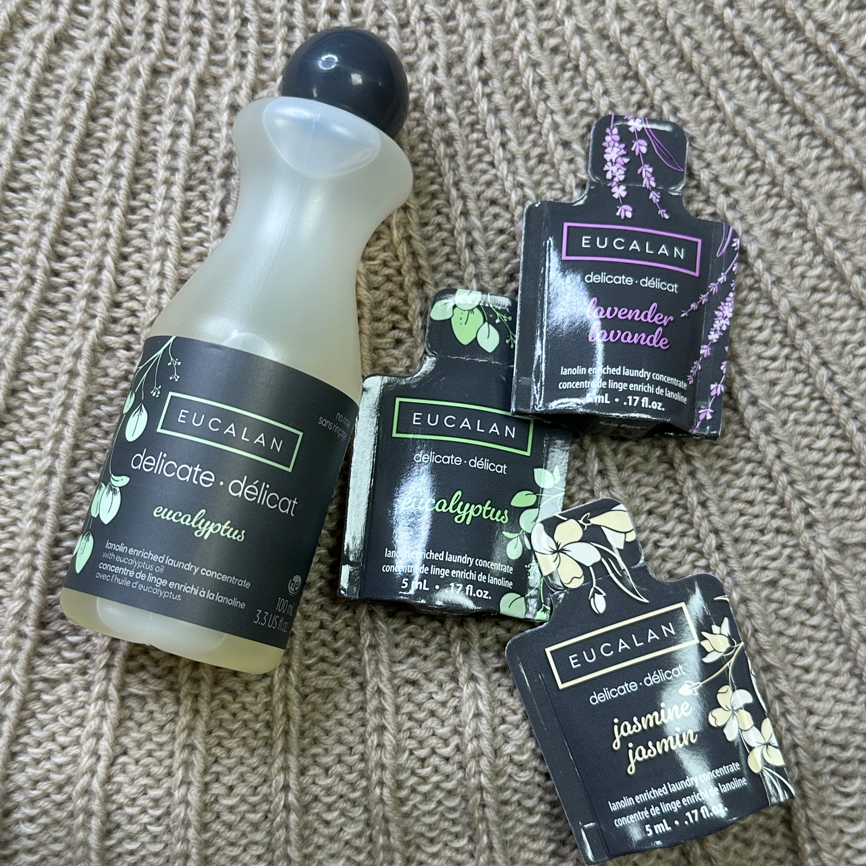 Foto af Eucalan lille flaske og små prøver